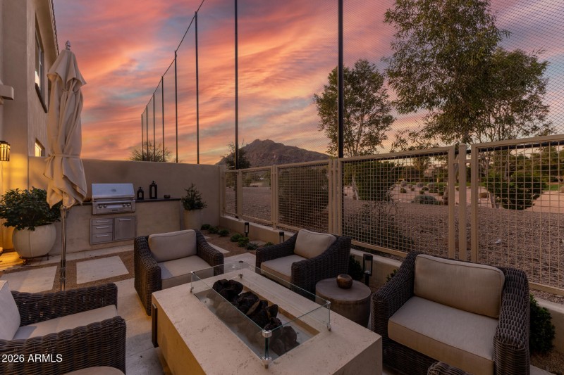 12 - Camelback