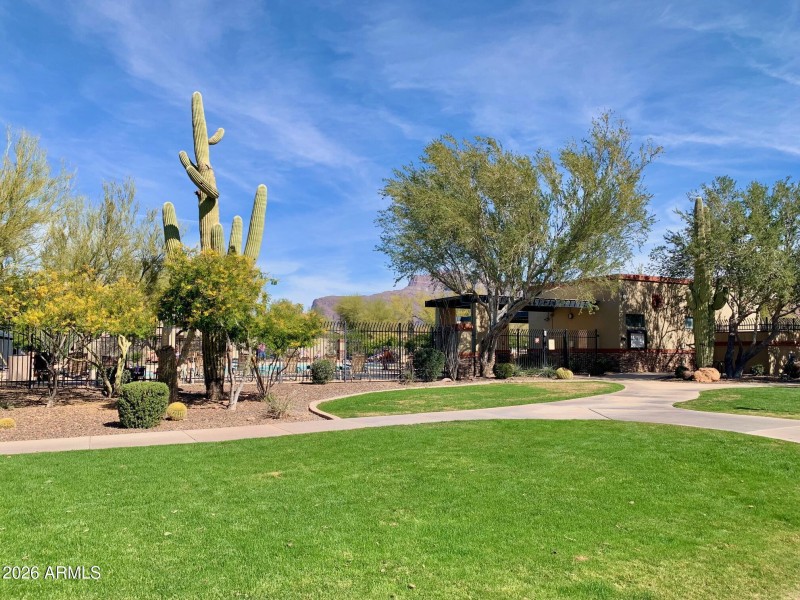 Community Park & Pool - Walking Distance
