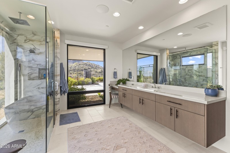 Suite 1 bathroom