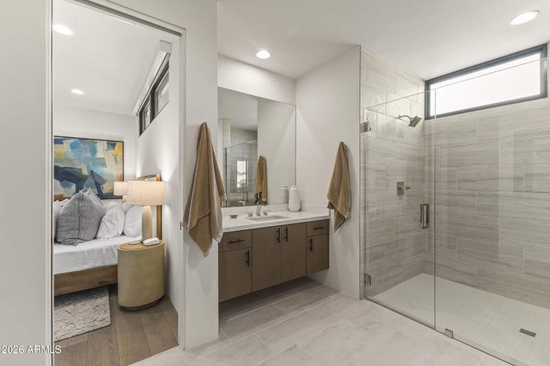 Suite 2/3 bathroom