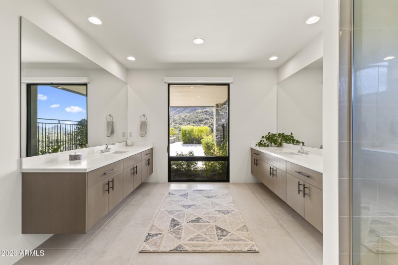 Suite #4 bathroom