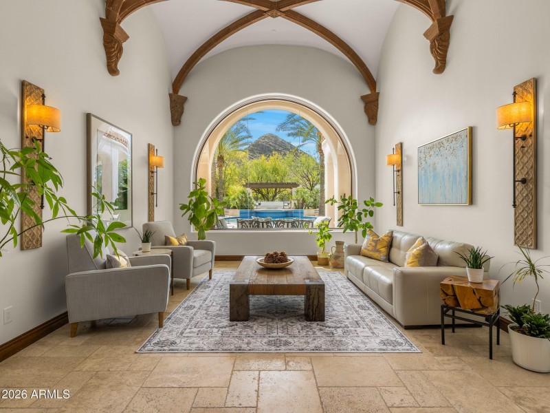 05living room