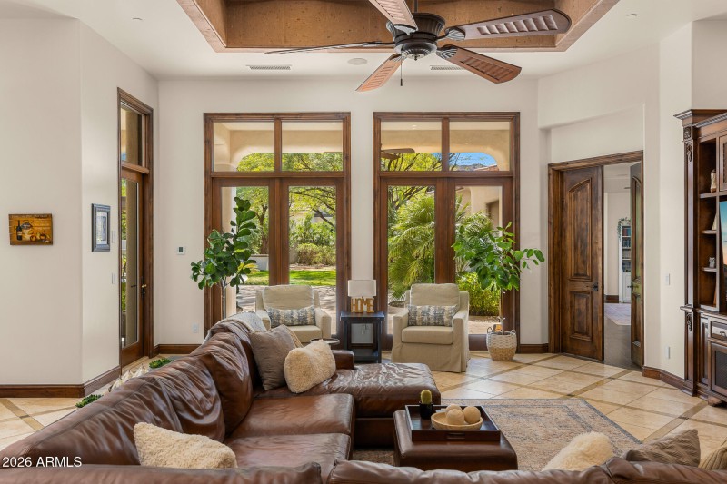 17family room2