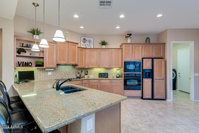 Beautiful Upgraded Kitchen