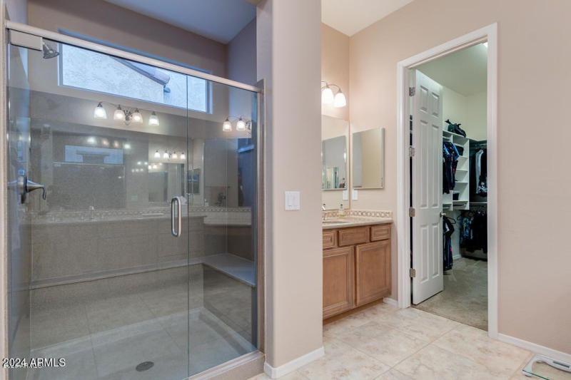 Walk in Shower and Dual Vanities