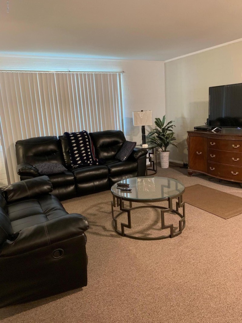 FRONT ROOM