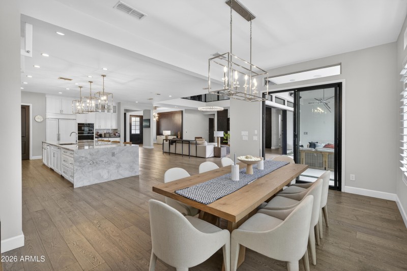 Dining/kitchen
