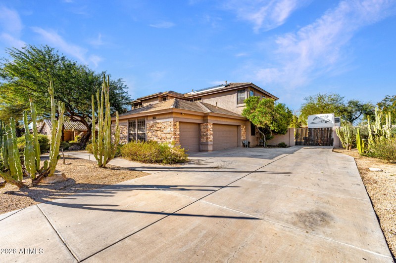 Large Lot- RV Gate