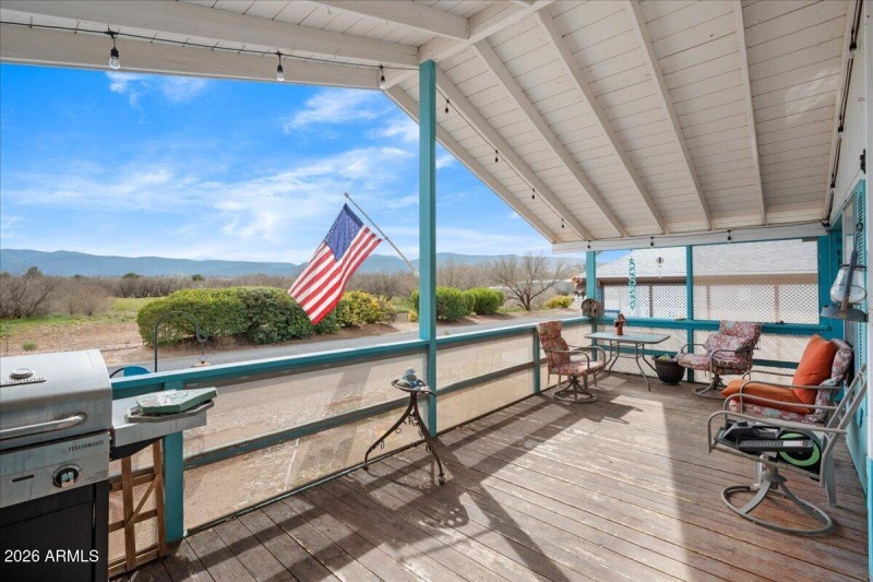 05-Front Covered Deck View