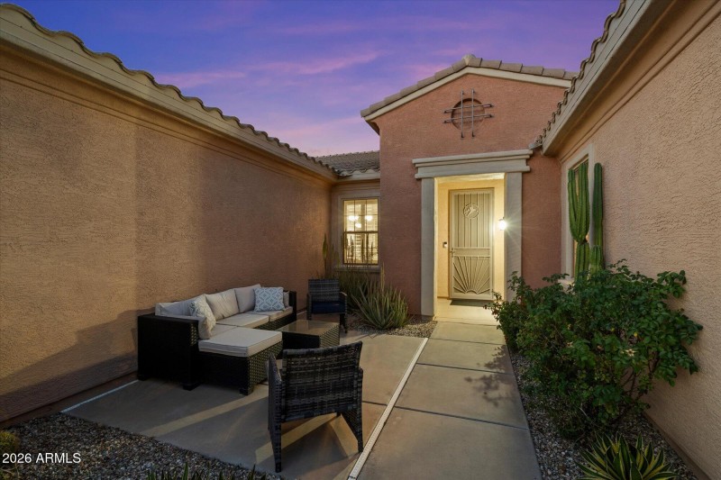 Desert Landscaping w Cozy Sitting Area