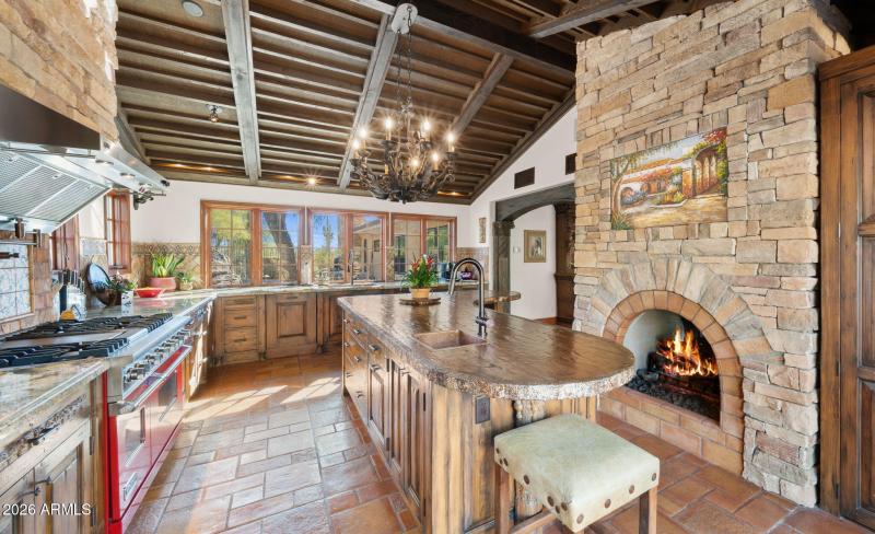 23-web-or-mls-Kitchen1