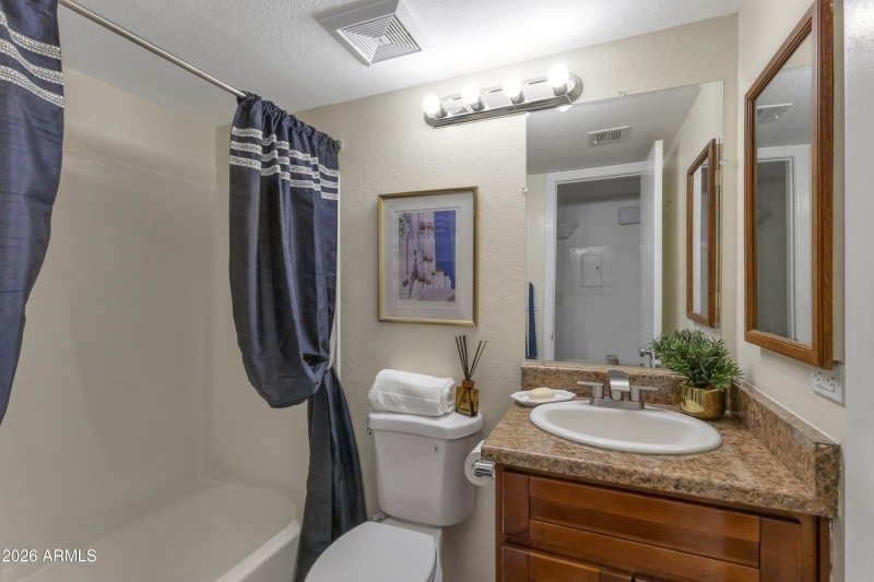 6-bathroom2