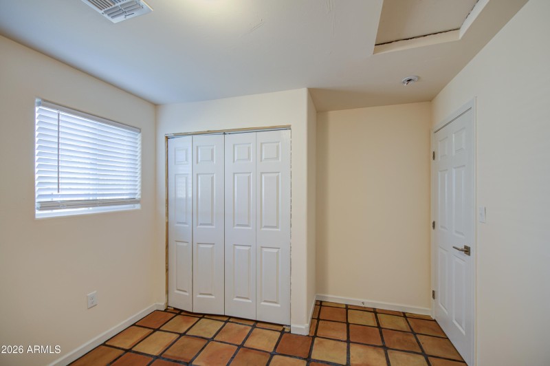 Bedroom 1-pic 2