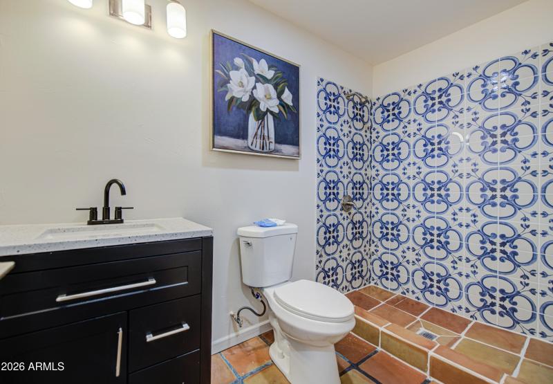 Bathroom 2-pic 2