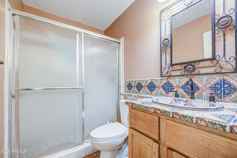 Bathroom 1-pic 2
