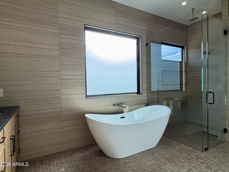 Spa Tub & Shower