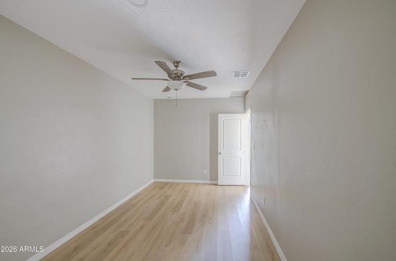 Bedroom 5-pic 2