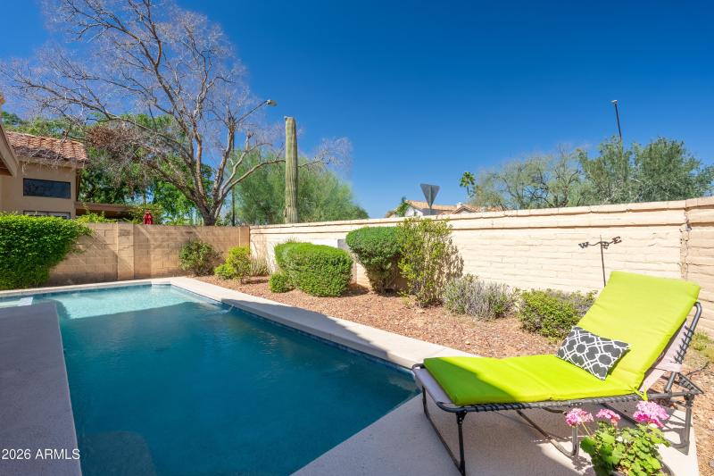 9596 E Windrose Dr - 31