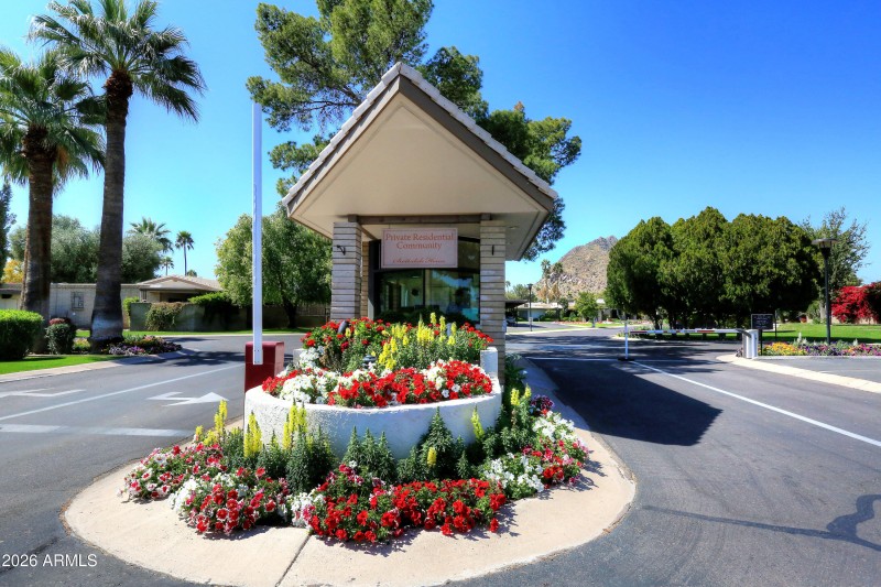 Scottsdale House-Guard Gated Entry