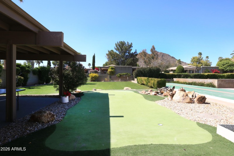 Scottsdale House-Putting Green