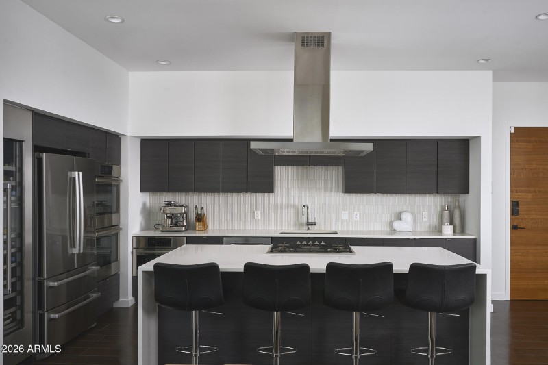 Spacious Kitchen & Island Seating