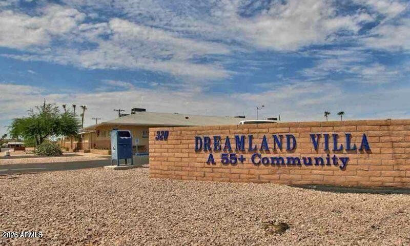 DreamlandFront