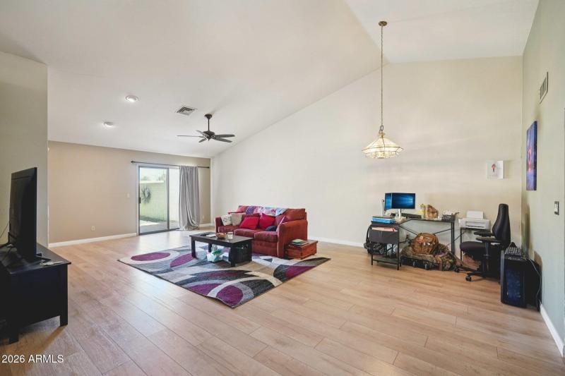 7-web-or-mls-W Comstock Dr-S0803-007