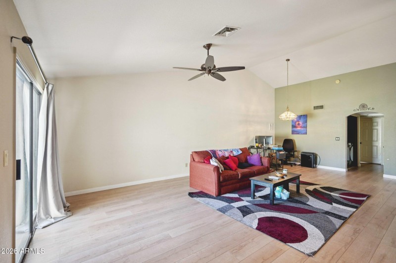 8-web-or-mls-W Comstock Dr-S0803-008