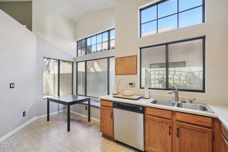 12-web-or-mls-W Comstock Dr-S0803-012