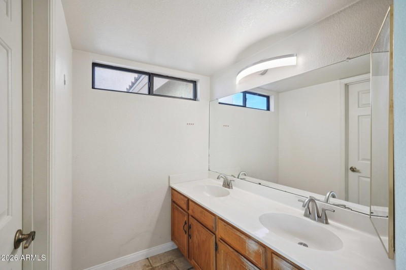 19-web-or-mls-W Comstock Dr-S0803-019