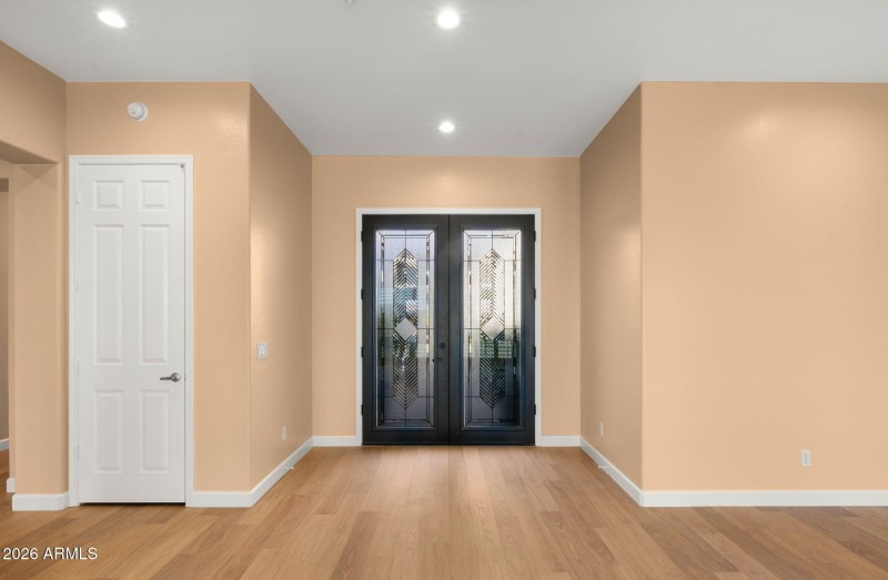 10-web-or-mls-Foyer