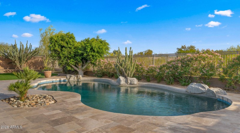 56-web-or-mls-Backyard1