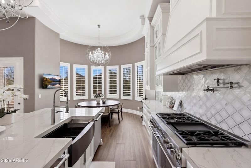 Eat-in Kitchen