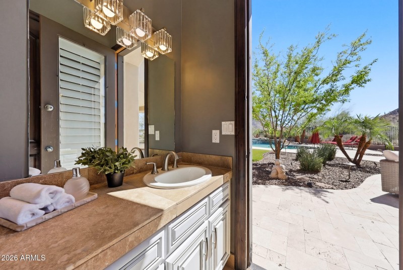 Guest Bathroom 4
