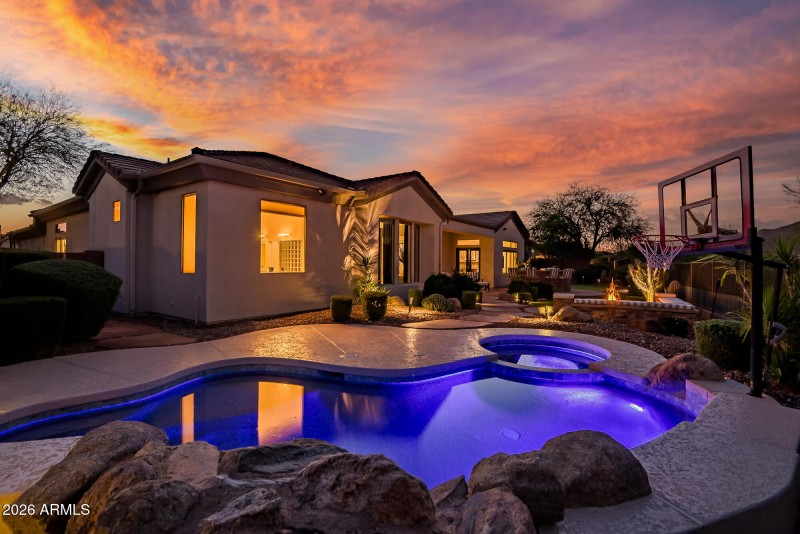 Pool & Spa
