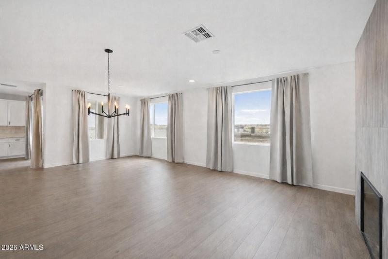 10-Living Room (2)