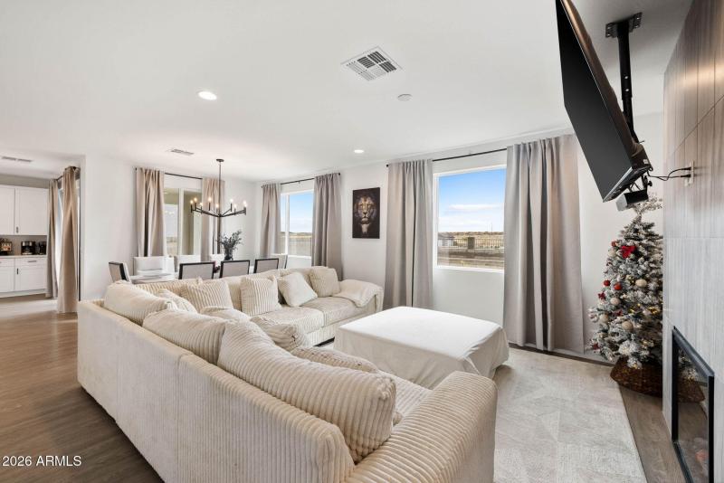 10-Living Room (2)