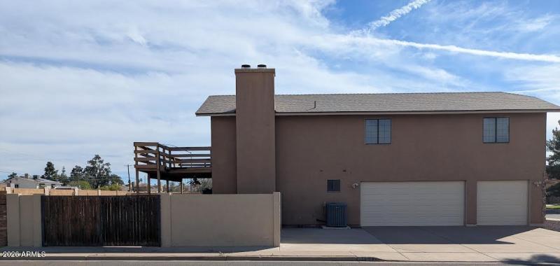 3 car garage & RV Gate