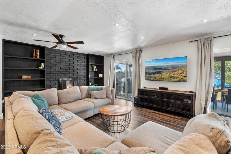09-Living Room