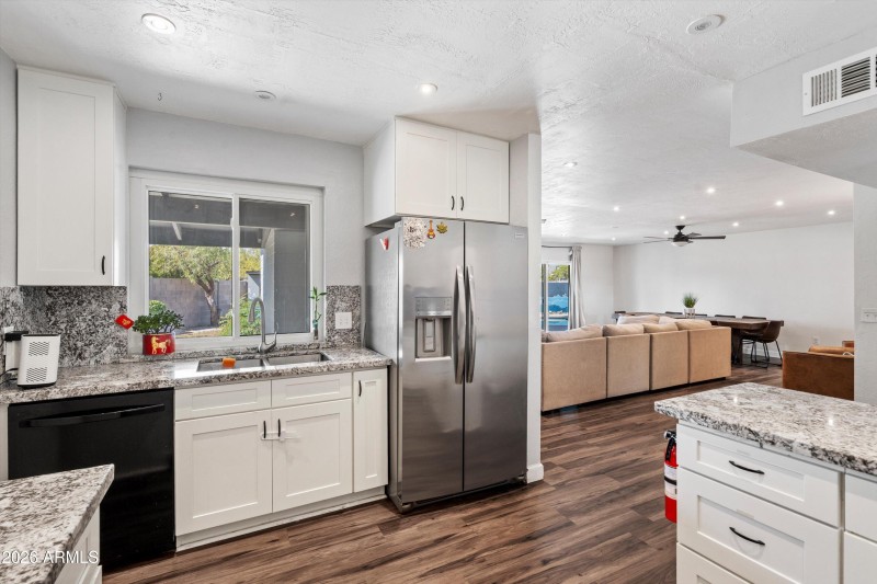 11-Kitchen