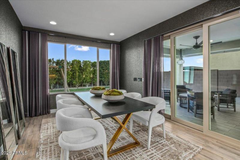 16-Dining Room Views