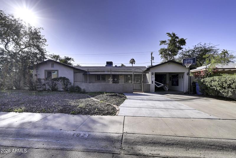 1027 W 19th St (43)