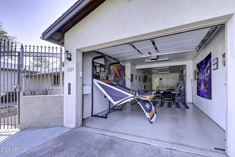 1027 W 19th St (44)