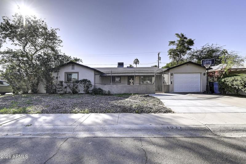 1027 W 19th St (46)