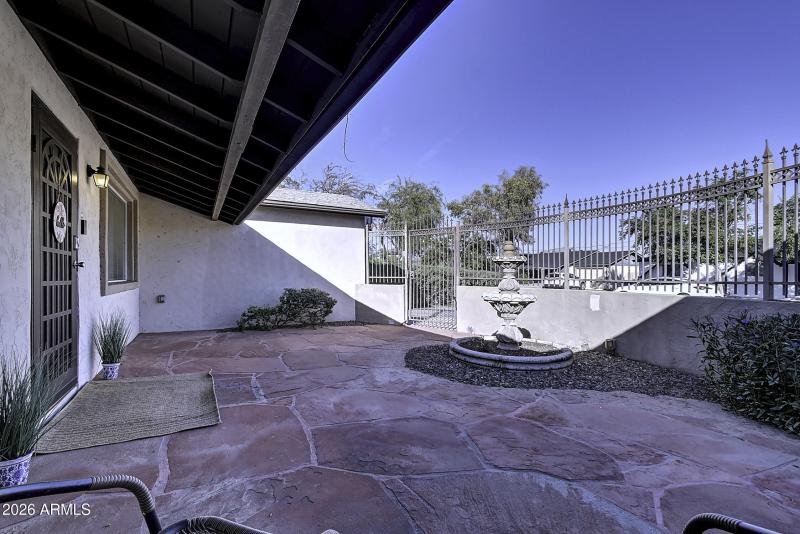 1027 W 19th St (49)