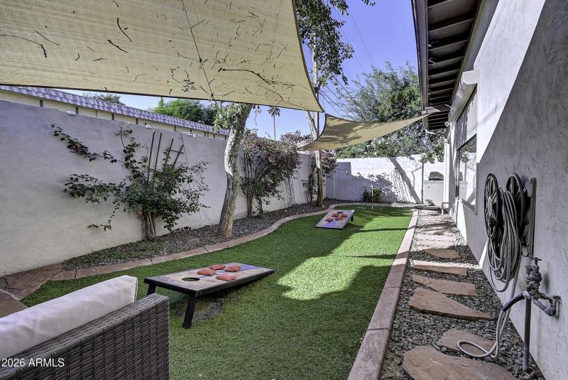 1027 W 19th St (53)