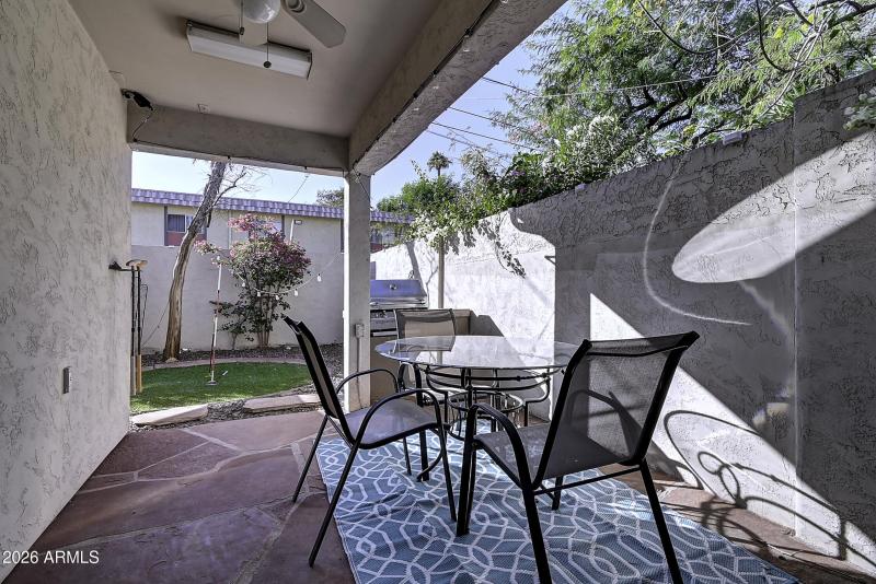 1027 W 19th St (54)