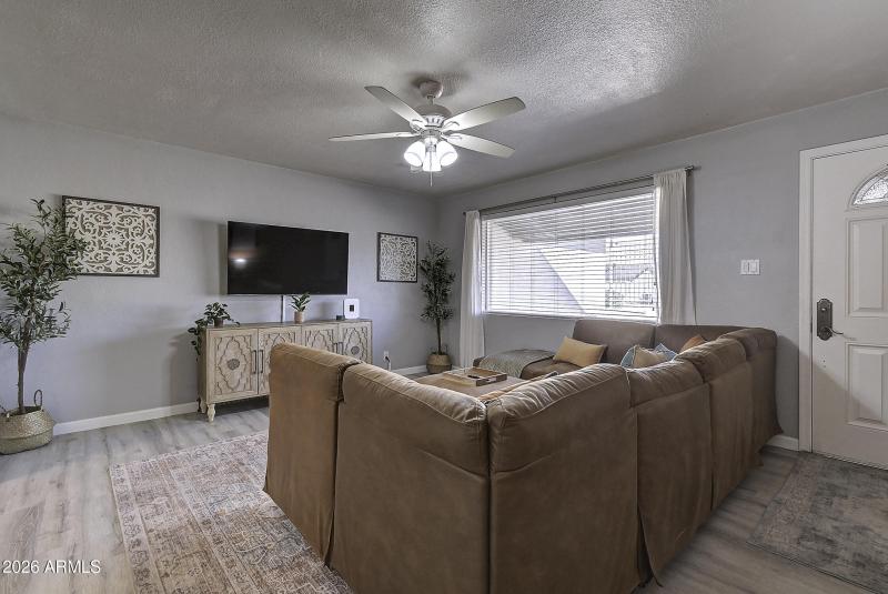 1027 W 19th St (15)