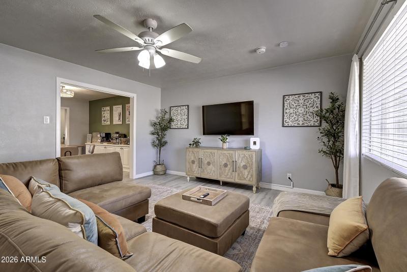 1027 W 19th St (21)