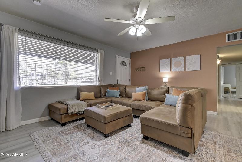 1027 W 19th St (22)